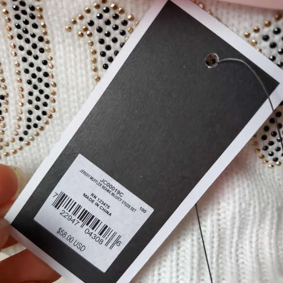 Juicy Couture Scarf & Hat Set - Picture 4 of 4